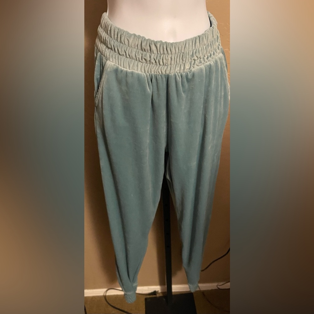 Very Soft Weekend Edition Velvet Like Sweatpants